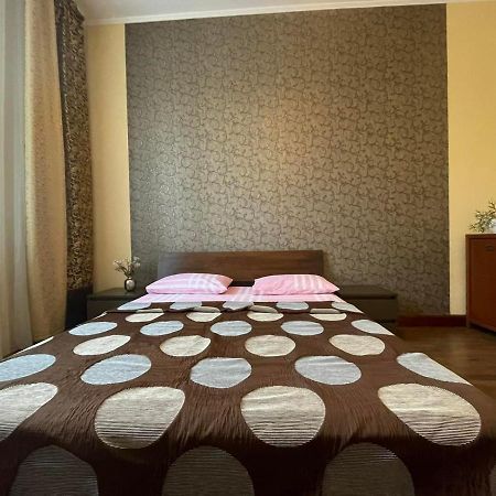 Крехівська 5,Апартаменти В Центрі, Дві Спальні Львов Экстерьер фото